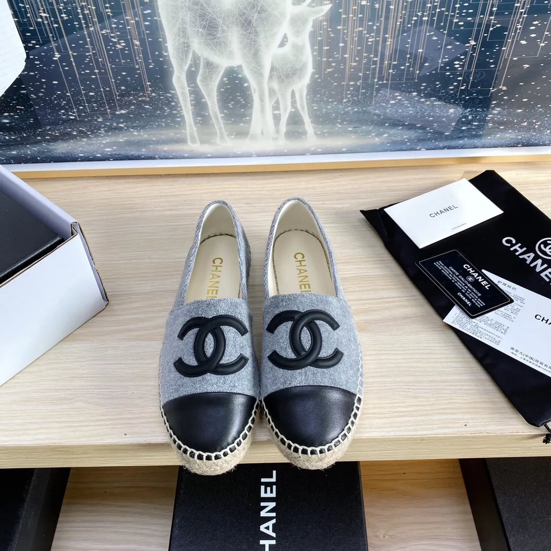 👟👟Ex-factory price 440👟👟 24s new color Chanel ✈️2023s spring and summer new fisherman shoes 😍😍Taikoo Hui purchased three pairs of original development 🐂🐂with purchasing white double-layer outer packaging 🤩Original one-to-one shipment ❗️❗️Code number: 34-42 (34 41 42 customized)